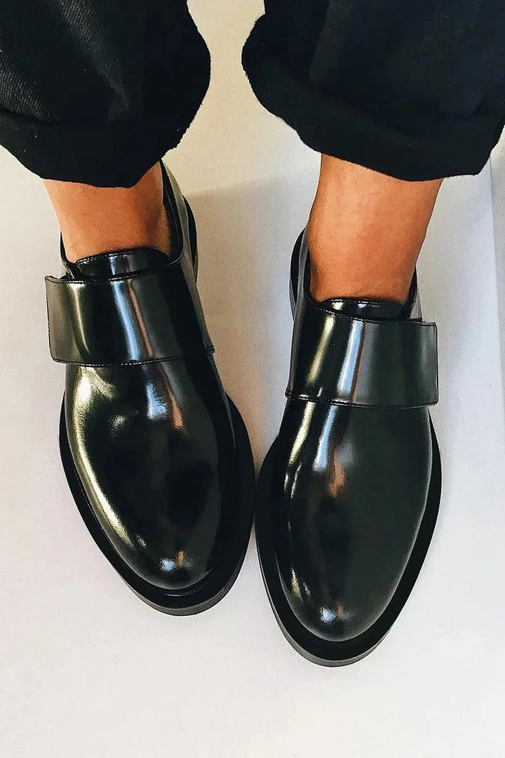 IRIS | Eleganti mocassini lucidi con fascetta per uno stile impeccabile