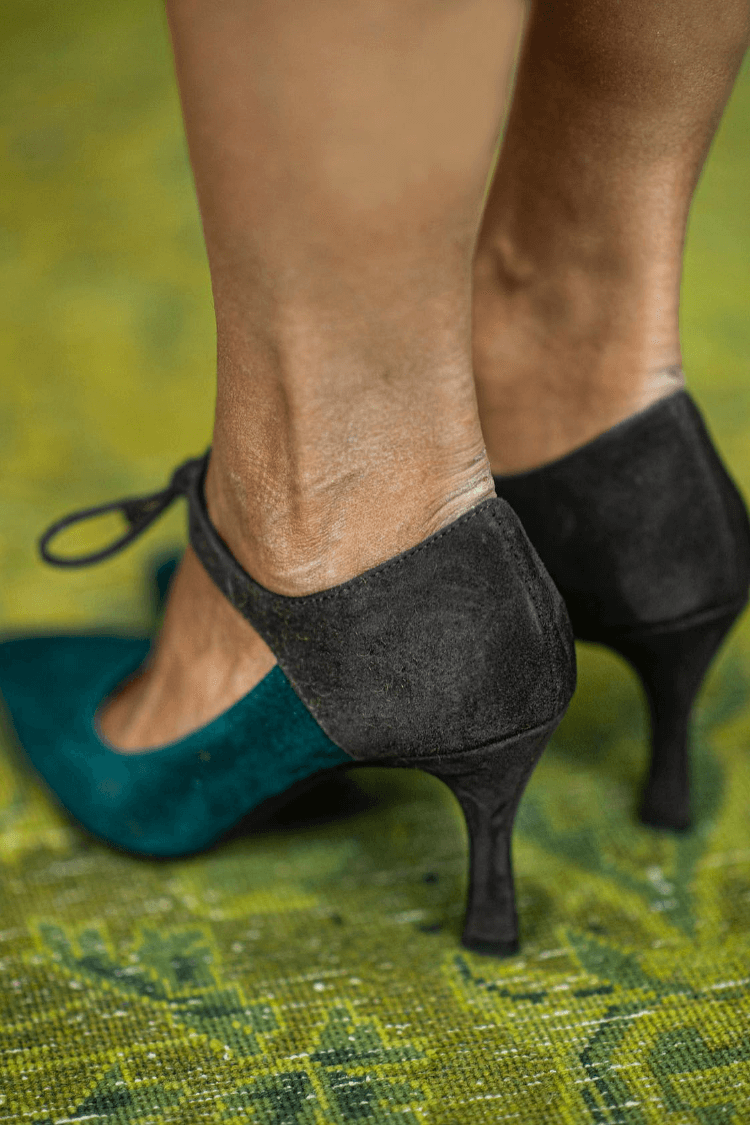 LUCREZIA | DÉCOLLETÉ CON LACCIO ALLA CAVIGLIA