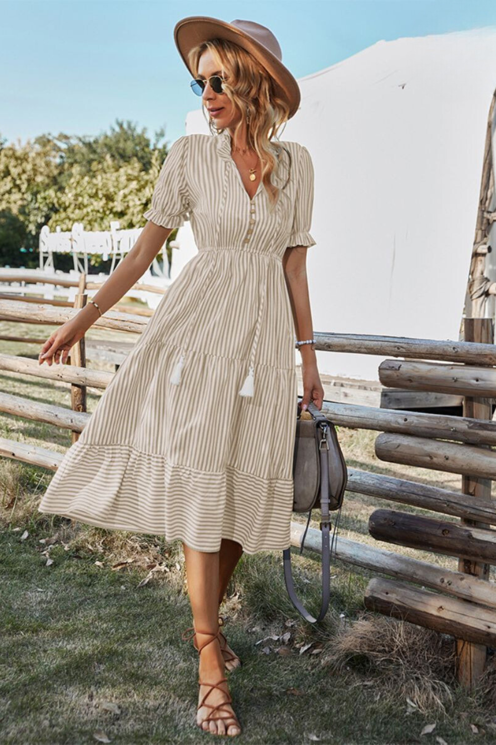 Lucia | Stile Frizzante Elegante con Abito Midi a Righe e Frange per un Look Sofisticato