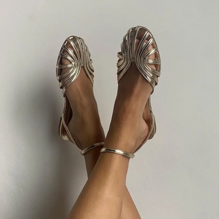 SOLE | Eleganti sandali piatti intrecciati per un look sofisticato