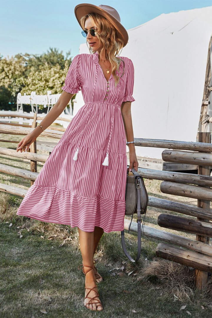 Lucia | Stile Frizzante Elegante con Abito Midi a Righe e Frange per un Look Sofisticato