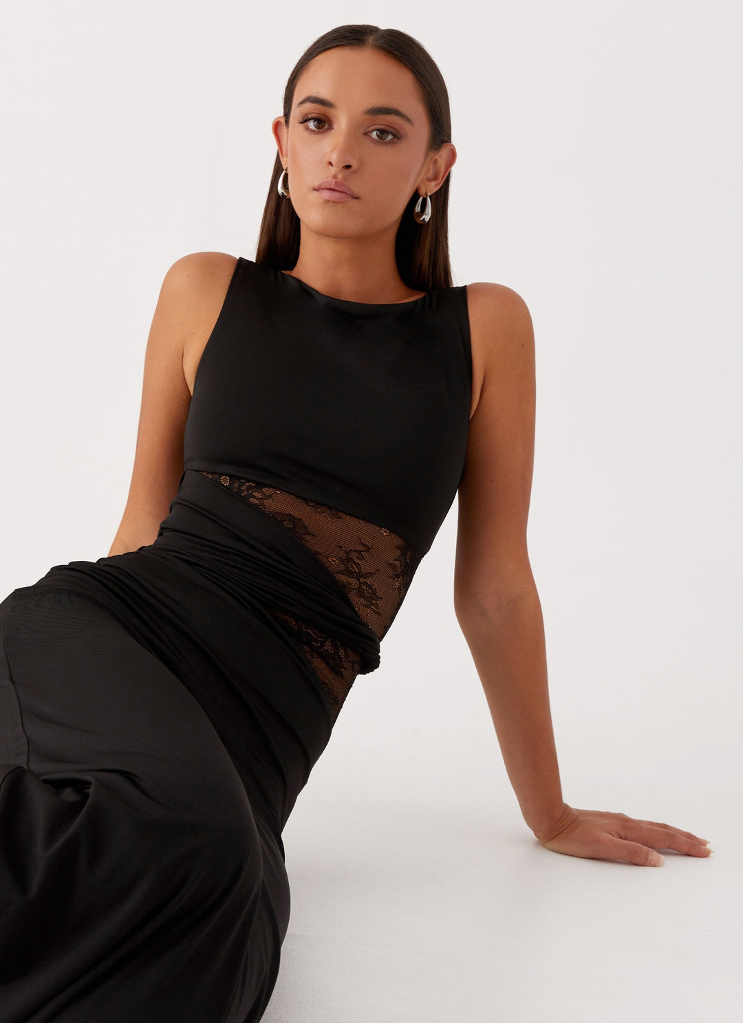 Leni - Maxidress aderente con tagli discreti e lacci