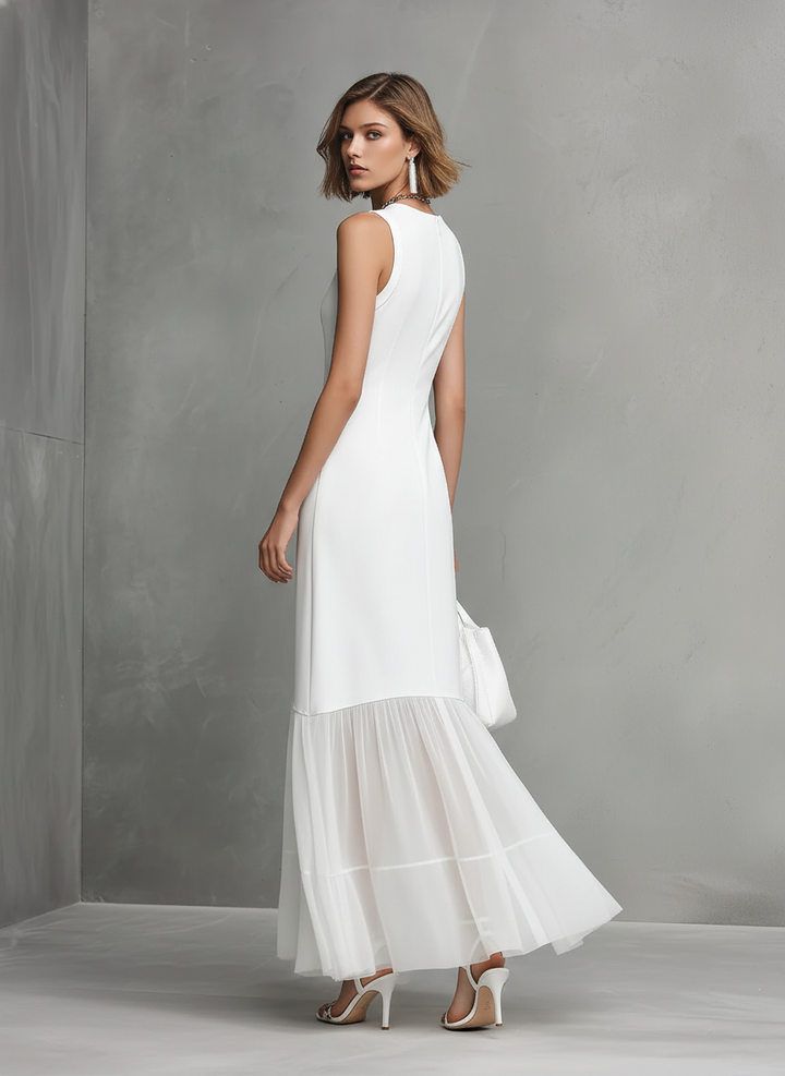 Elegante abito bianco senza maniche per donne in seta di latte e pannelli in chiffon