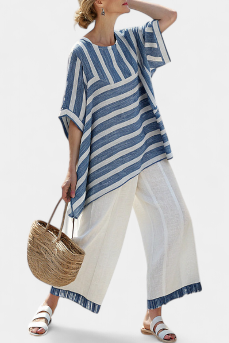 Elegante Set Mediterraneo in Lino con Strisce Blu e Pantaloni con Finitura a Orlo per un Look Fresco e Elegante