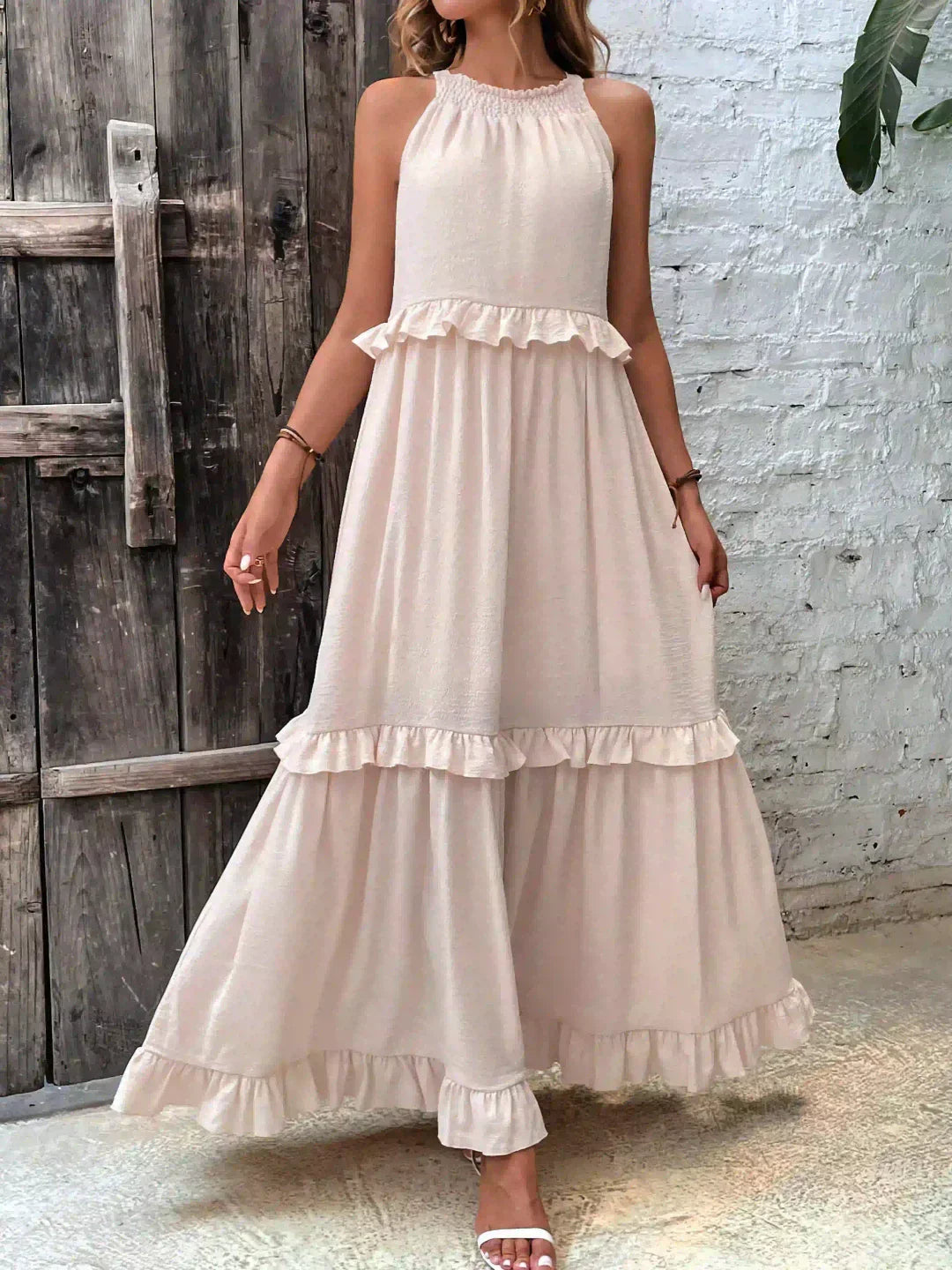 Emilia™ - Elegant Maxi Dress con Scollo a Halter e Dettagli a Volant per uno Stile Unico