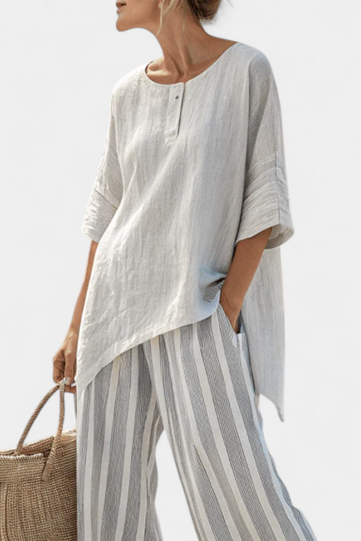 Completo Daisy di Blusa Asimmetrica e Pantaloni a Righe per uno Stile Moderno ed Elegante